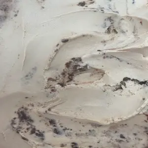 gelato de Bombom cremosa massa de chocolate com pedaços de trufa cremosa de bombom