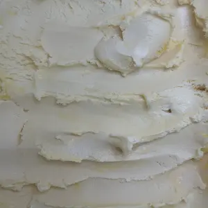 gelato de mousse de maracuja da mesma tonalidade e cremoso